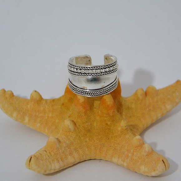 Handmade Tibetan White Metal Adjustable Ring - Picture 1 of 3